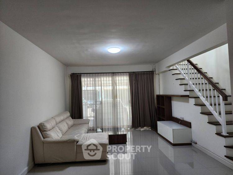 picture 3-BR Townhouse in Hua Mak (ID 2974362) - 1/10