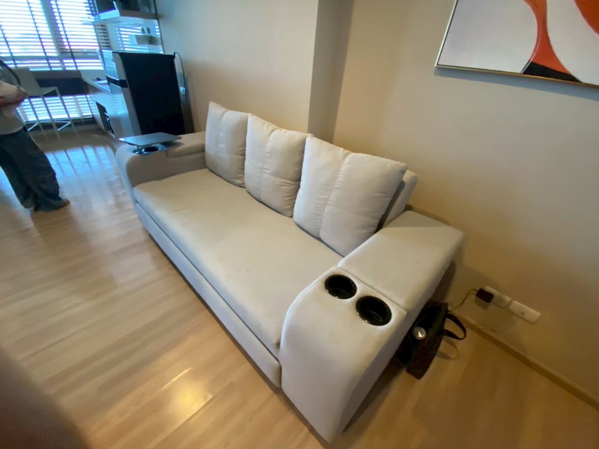 picture 𝐑𝐡𝐲𝐭𝐡𝐦 𝐒𝐚𝐭𝐡𝐨𝐫𝐧 𝟐𝟏 ✨Fully furnished and electrical appliances. Ready to move in // If interested, contact LineID:@thirdproperty - 8/9