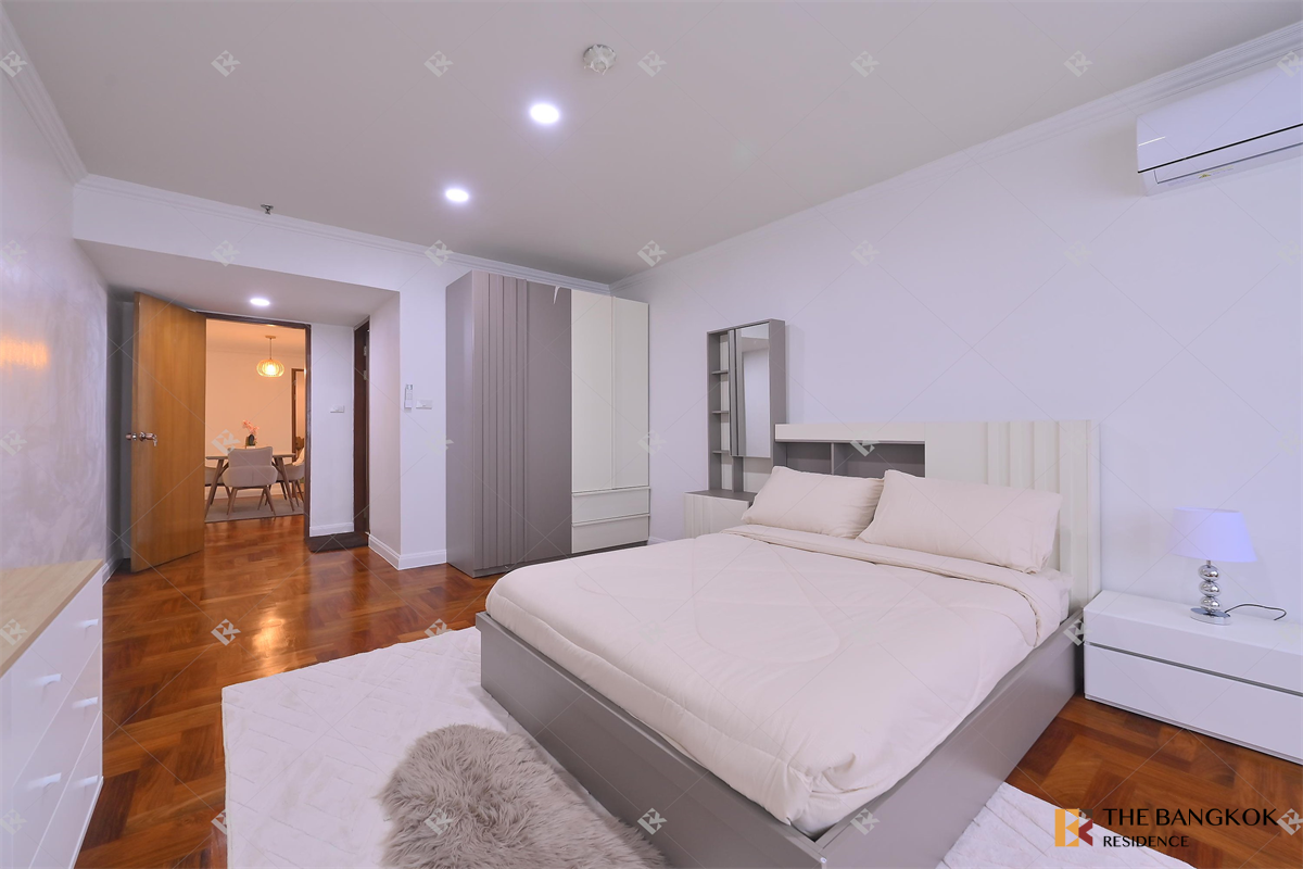 picture Baan Suanpetch near BTS Phrom Phong Ready-to-move-in Condo, Central City Location - 10/10