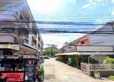Land for sale Diana Plaza Hat Yai : Land with building in Hat Yai city. Suitable for building dormitories, hotels, or factories. Total area 1 rai 1 ngan Selling price 55 million baht.