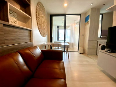 Condos for rent : R667/[For Rent] Life One Wireless – 6th Fl. Spacious 35 sqm Suite | Fully Furnished