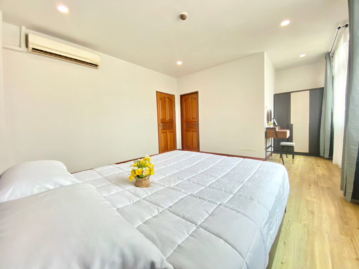 รูป ให้เช่า คอนโดบ้านกลางกรุง รีสอร์ท ขนาด 107 ตร.ม 2 ห้องนอน 2 ห้องน้ำ ราคา 25,900 เฟอร์นิเจอร์เครื่องใช้ไฟฟ้าครบ พร้อมอยู่ !!! - รูปที่ 18/32