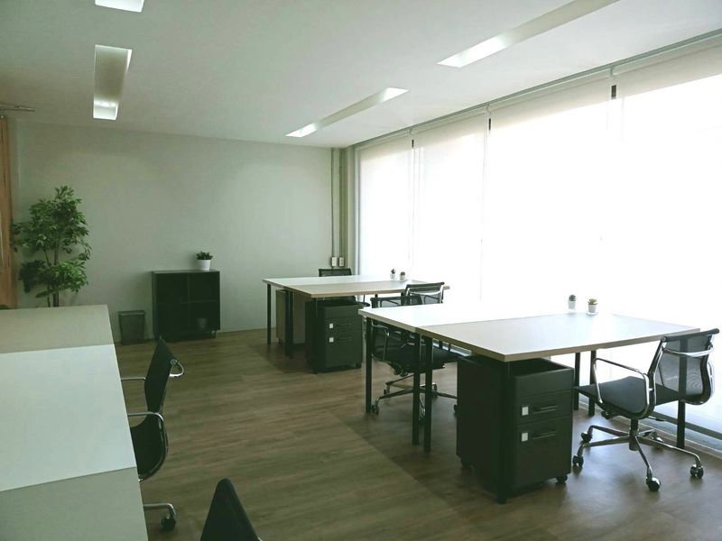 picture Serviced Office for Rent, Silom, near BTS Chong Nonsi, Utilities Included, Company Registration Possible - 10/10