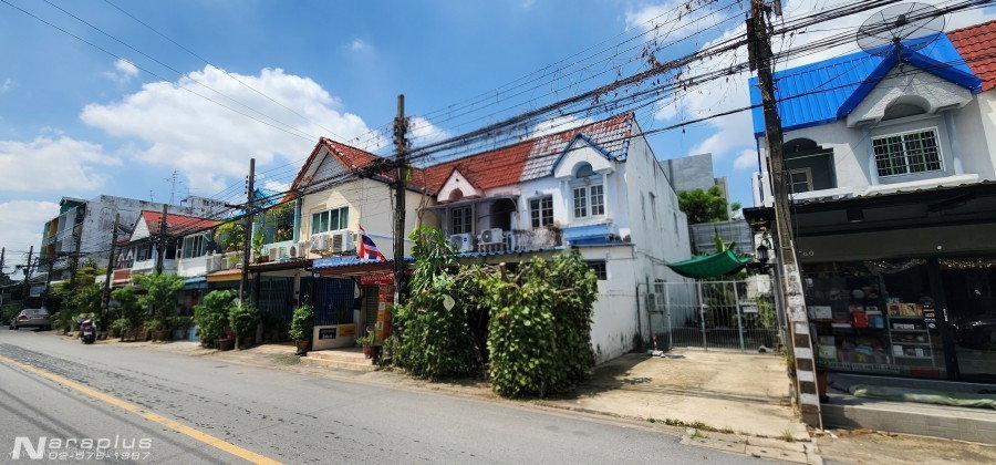 รูป 69050298 : ขายทาวน์เฮ้าส์ 2 ชั้น หลังริม ติดถนนเมน หมู่บ้าน 5 กะรัต วิลล่า รามคำแหง ขนาด 20 ตรว.  ถนนรามคำแหง 68 - รูปที่ 2/4
