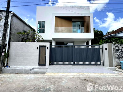 Houses for sale Kathu Phuket : 4 Bedroom Villa for sale in Baan Golf Land Ville 5594968
