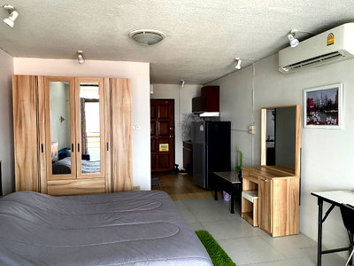 Condos for rent Hospital Kawila Chiang Mai : Condo for rent, next to Maya Shopping Mall and Nimmanhaemin Road. Conveniently located near shopping areas.