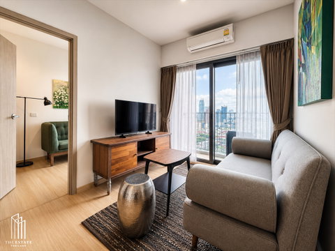 For rent: Whizdom Connect. This condo offers a Flexi Room that can be converted into a workspace or bedroom, with views of both nature and the city.