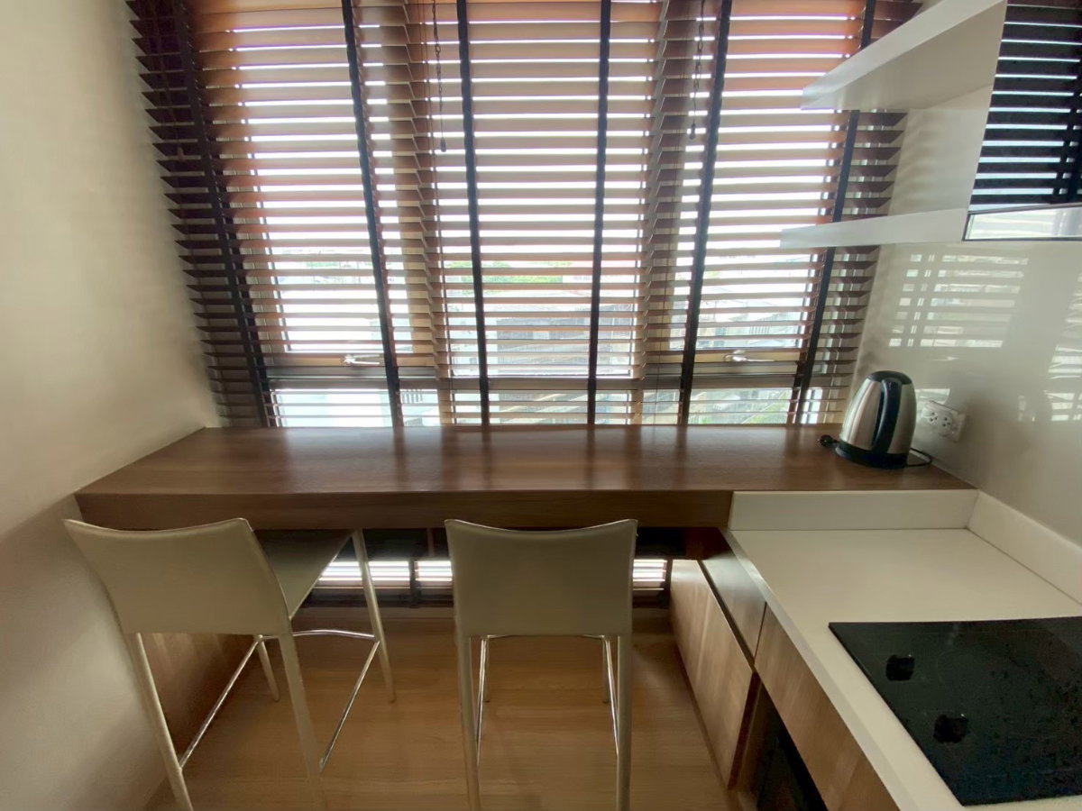 picture 𝐑𝐡𝐲𝐭𝐡𝐦 𝐒𝐚𝐭𝐡𝐨𝐫𝐧 𝟐𝟏 ✨Fully furnished and electrical appliances. Ready to move in // If interested, contact LineID:@thirdproperty - 6/9