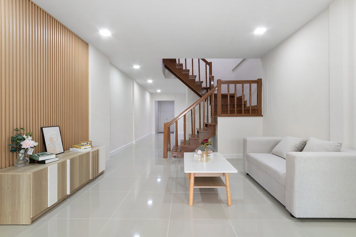 รูป ทาวน์โฮม 2 ชั้น รีโนเวทใหม่ หมู่บ้านบุศรินทร์ บางบัวทอง ต้นโครงการ ใกล้สี่แยกบางพลู ต่อเติมครบ หิ้วกระเป๋าเข้าอยู่ได้เลย - รูปที่ 3/9