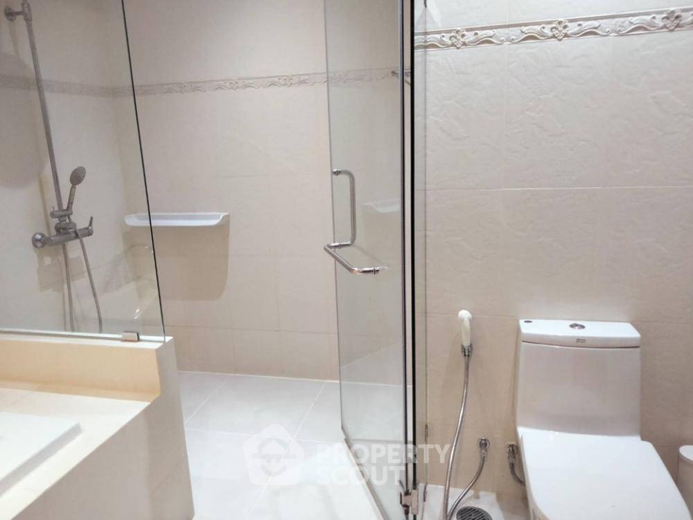 picture 2-BR Condo at The Madison near BTS Phrom Phong (ID 1764262) - 9/12