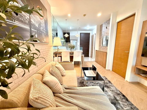 Rhythm Sukhumvit50, 45.5 Sq.M, 32nd floor, River view, fully-furnished room, just renovated, close to BTS Onnut 