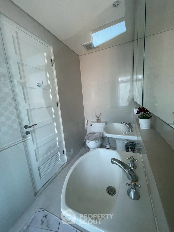 picture 2-BR Condo at Aguston Sukhumvit 22 near MRT Queen Sirikit National Convention Centre (ID 2983209) - 8/18