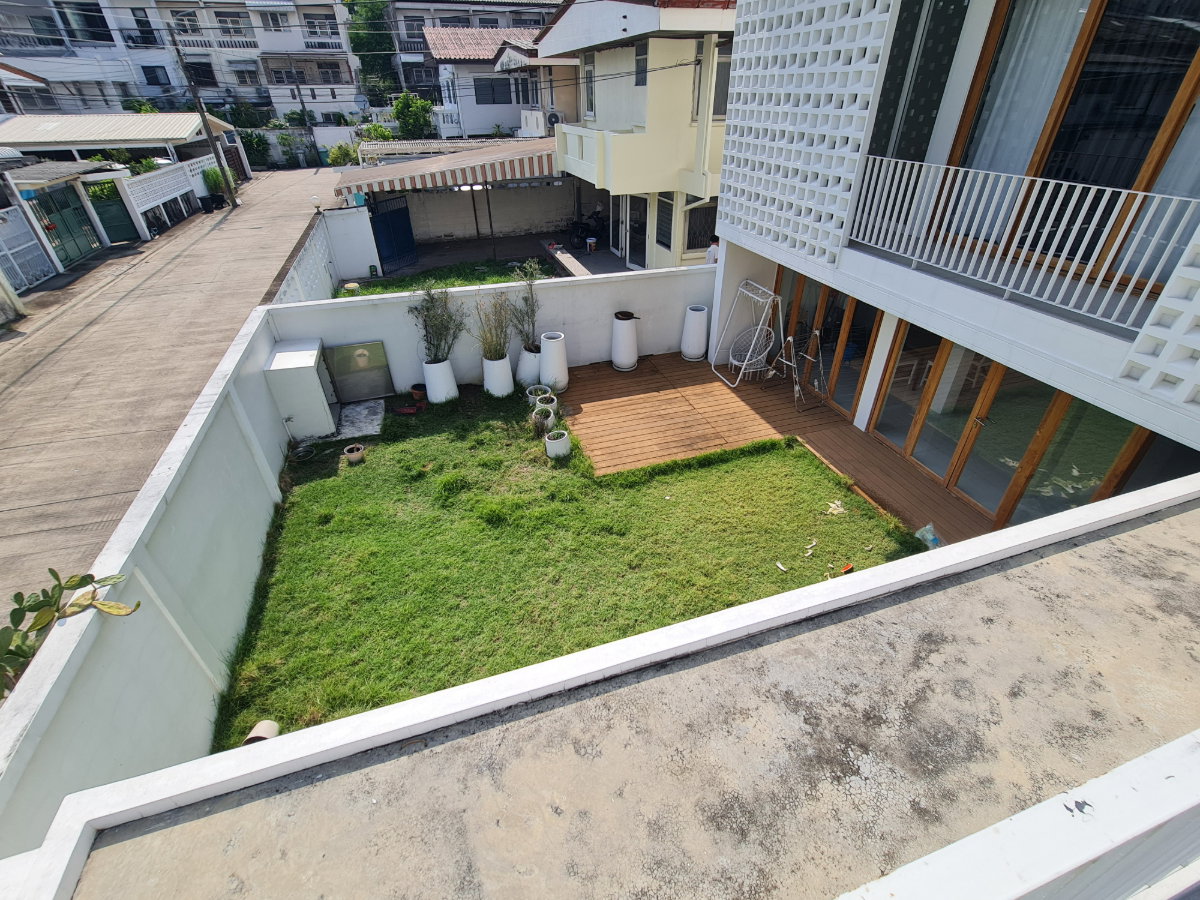 รูป ขายด่วน (จะย้ายไปต่างประเทศ) บ้านสวยพร้อมอยู่ 60 ตรว. Minimal Style by Renos หมู่บ้านเสรี, รามคำแหง, พระราม 9 (Seri Village Ramkhamhaeng - Rama 9) - รูปที่ 9/27