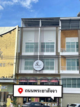 For sale: commercial buildings on Phraya Satcha Road, near Suan Luang Rama IX Park, Central Ang Sila. Total usable area of 725 square meters.