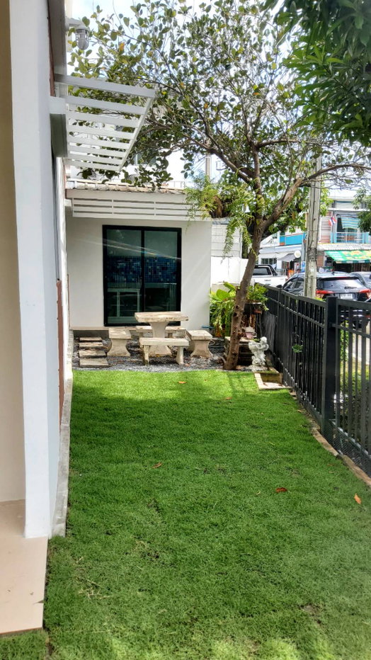picture Townhome for rent with a lush garden... Pruksa Town Next On Nut - Rama 9 - 4/21