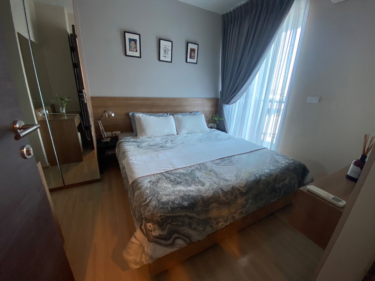 picture 𝐑𝐡𝐲𝐭𝐡𝐦 𝐒𝐚𝐭𝐡𝐨𝐫𝐧 𝟐𝟏 ✨Fully furnished and electrical appliances. Ready to move in // If interested, contact LineID:@thirdproperty - 2/9