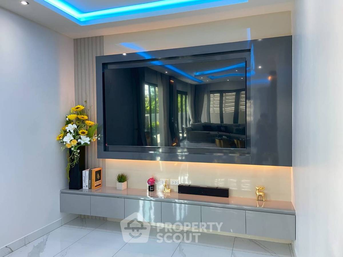 รูป วิลล่า 3-ห้องนอน ใกล้ เมืองพัทยา (ID 2980002) - รูปที่ 3/16