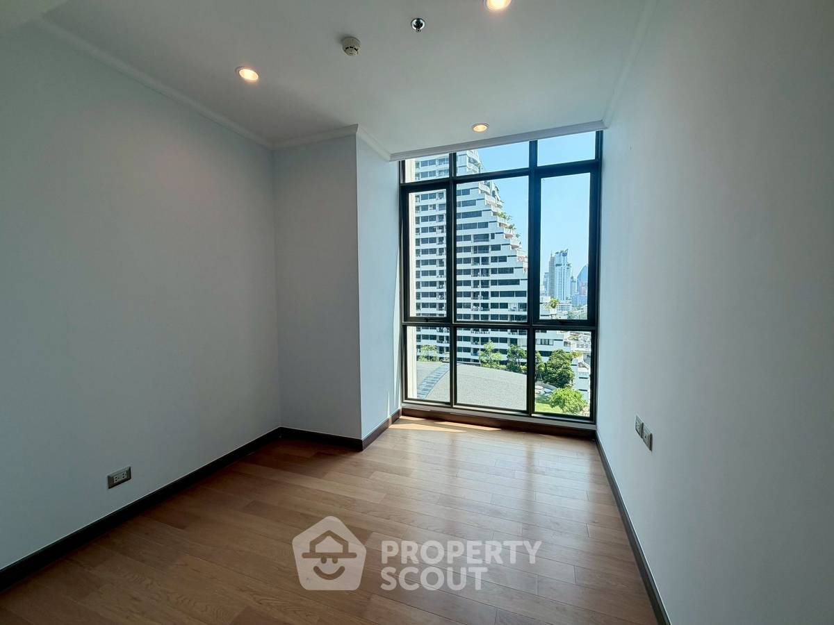 picture 2-BR Condo at Supalai Oriental Sukhumvit 39 near MRT Phetchaburi (ID 2980410) - 2/8