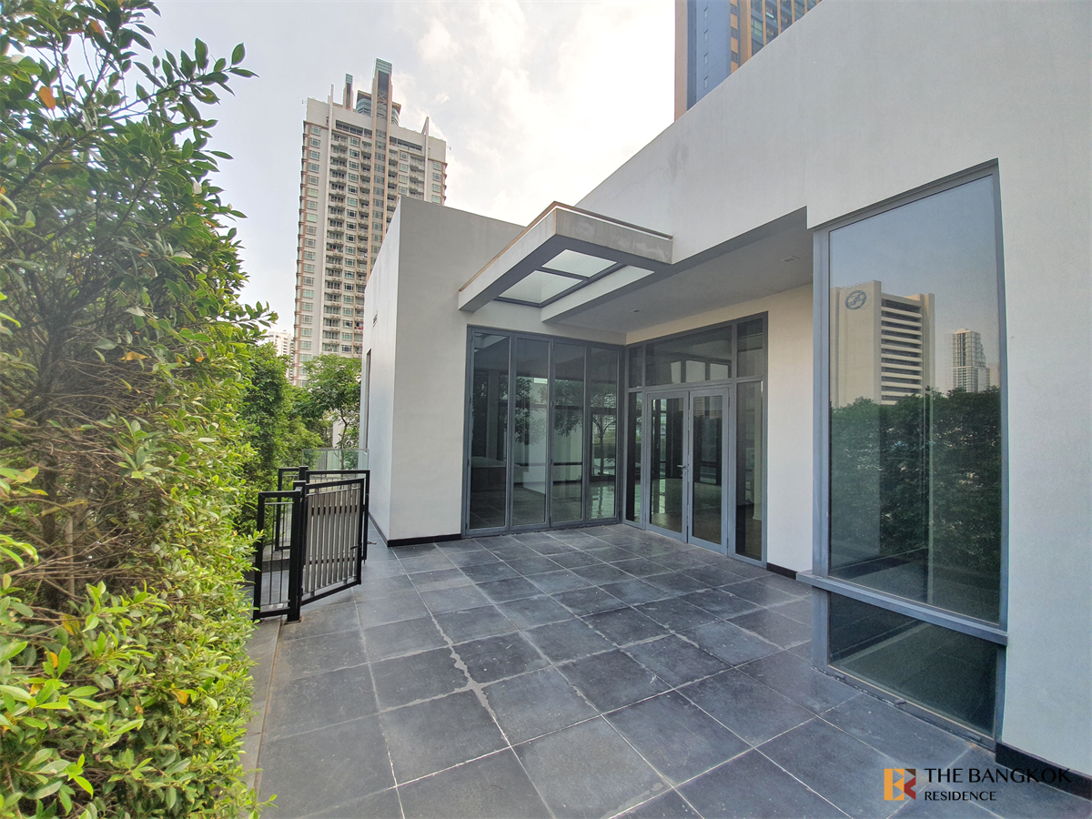 picture Luxury Unit, Ready for You Without the Wait Circle Living Prototype - 2/10
