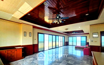 Condos for sale : 4-BR Condo For Sale In Cha-Am Grand Condotel, Cha-Am Beach (ID 2979255)