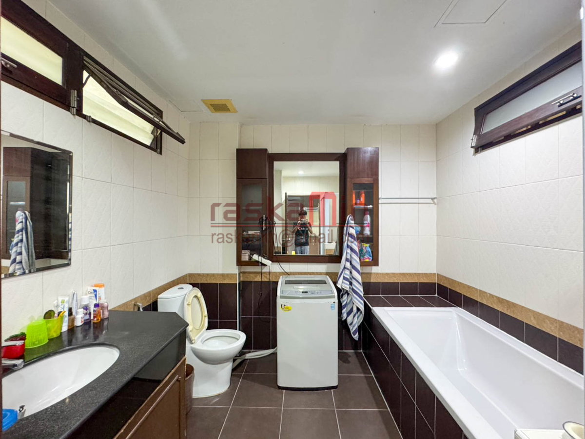 รูป   คอนโดขาย วงศ์อมาตย์ ไพรเวซี่ เรสซิเดนซ์ | 80 ตร.ม. | 3 ล้านบาท  - รูปที่ 9/10