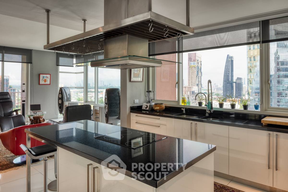 picture 3-BR Condo at Fullerton Sukhumvit near BTS Ekkamai (ID 2983351) - 3/6