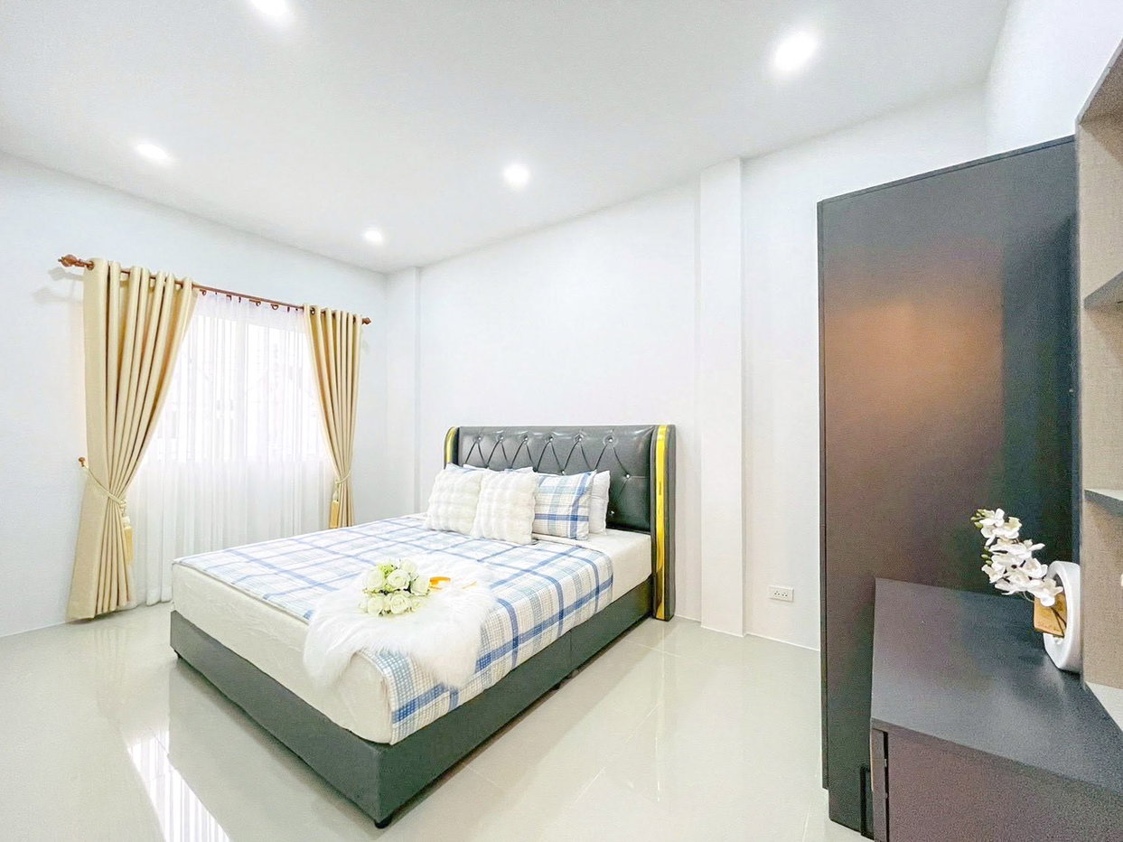รูป 2 Storey Townhome for Sale East Pattaya Fully Furnished - รูปที่ 8/13