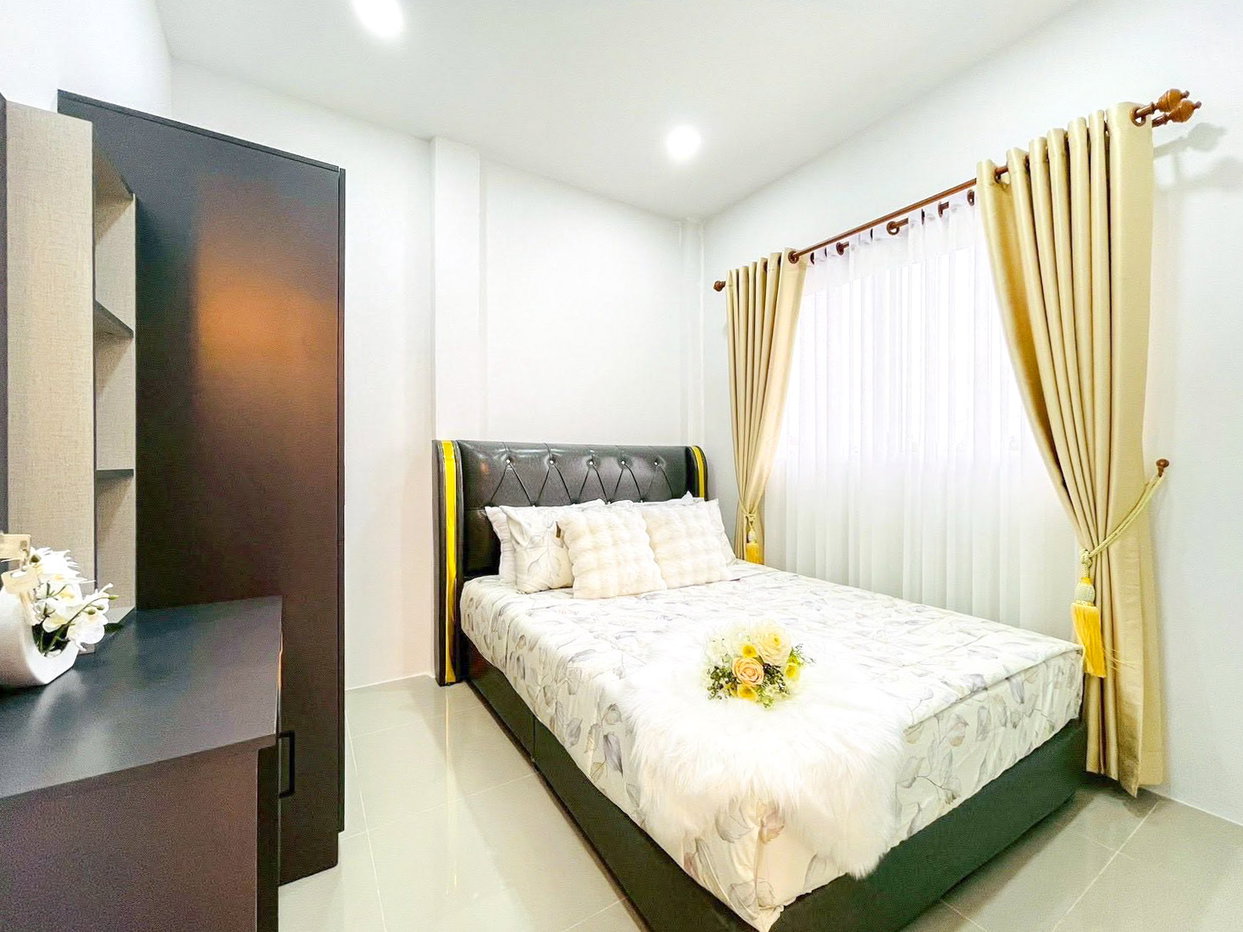รูป 2 Storey Townhome for Sale East Pattaya Fully Furnished - รูปที่ 7/13