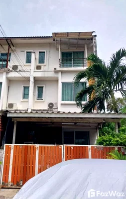 Townhouses for sale Bangkok : 4 Bedroom Townhouse for sale at Prachasuk Lake and Mall Village  6449212