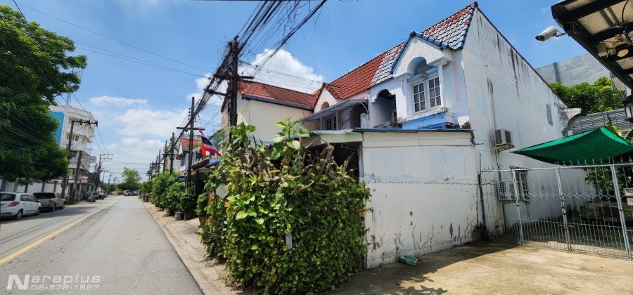 รูป 69050298 : ขายทาวน์เฮ้าส์ 2 ชั้น หลังริม ติดถนนเมน หมู่บ้าน 5 กะรัต วิลล่า รามคำแหง ขนาด 20 ตรว.  ถนนรามคำแหง 68 - รูปที่ 3/4