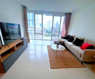 Condos for sale : ST643/[For Sale] Fullerton Sukhumvit – Luxury Pet-Friendly Condo on Main Sukhumvit Road