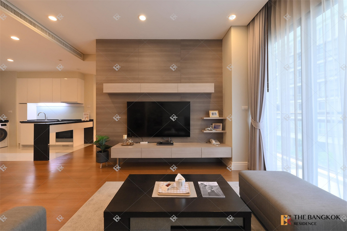 picture Bright 24 New Experience with a Condo in Prime Location - 5/10