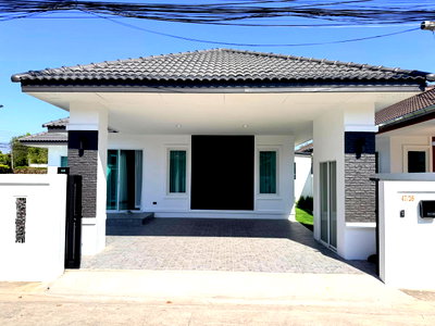 Houses for sale Bang Lamung Chonburi : ✅ Single house for sale, large corner plot, built-in, complete furniture ✅ Garden View 2