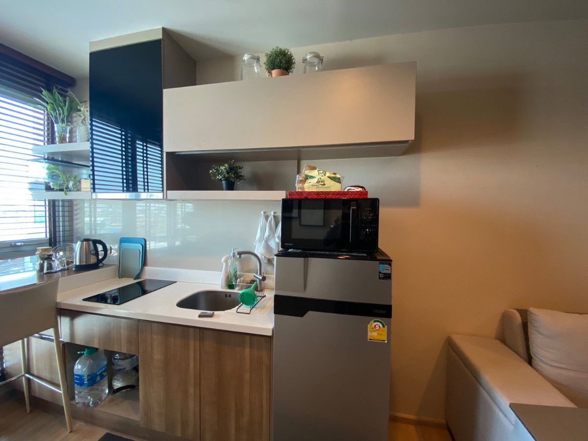 picture 𝐑𝐡𝐲𝐭𝐡𝐦 𝐒𝐚𝐭𝐡𝐨𝐫𝐧 𝟐𝟏 ✨Fully furnished and electrical appliances. Ready to move in // If interested, contact LineID:@thirdproperty - 4/9