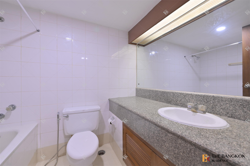 Baan Suanpetch near BTS Phrom Phong Ready-to-move-in Condo, Central City Location