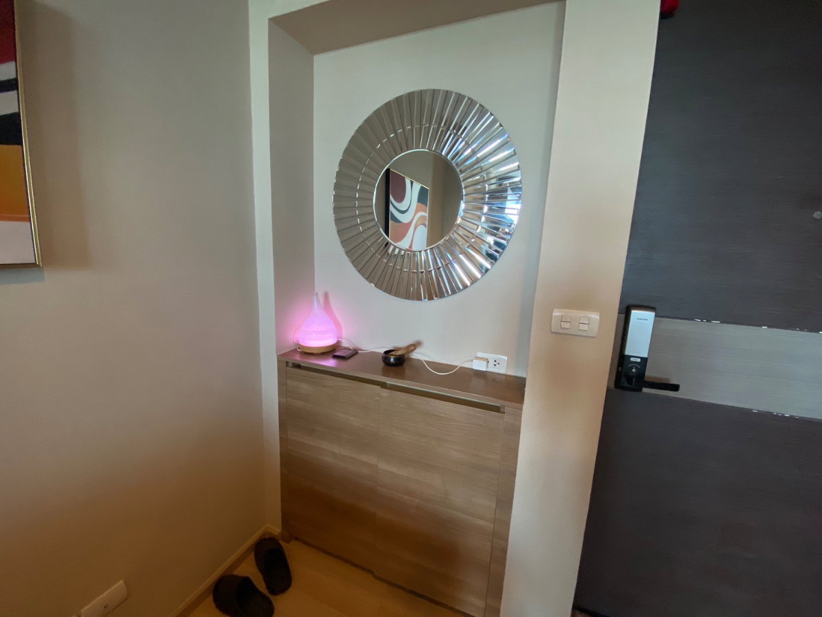 picture 𝐑𝐡𝐲𝐭𝐡𝐦 𝐒𝐚𝐭𝐡𝐨𝐫𝐧 𝟐𝟏 ✨Fully furnished and electrical appliances. Ready to move in // If interested, contact LineID:@thirdproperty - 7/9