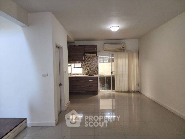 picture 3-BR Townhouse in Hua Mak (ID 2974362) - 2/10