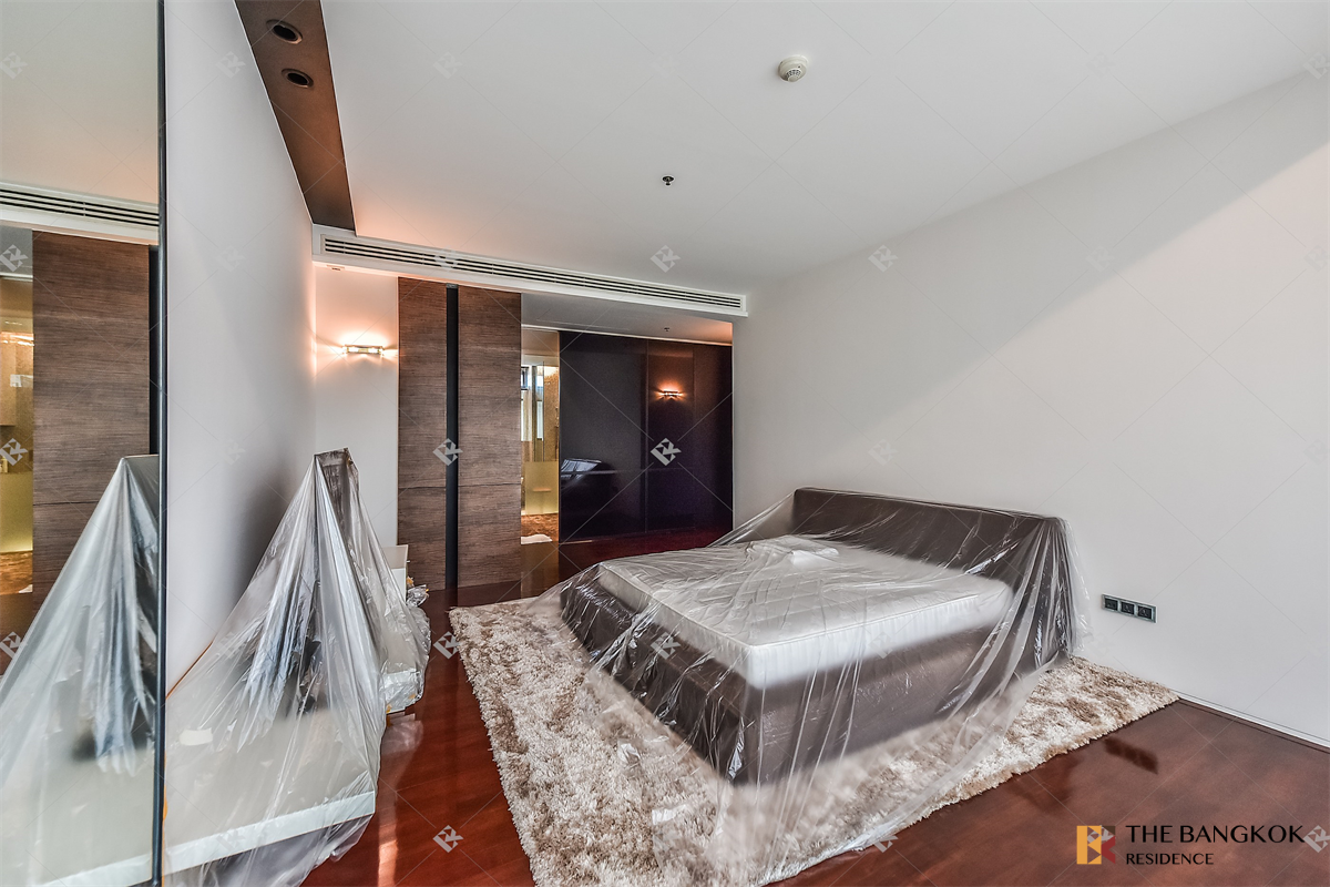 picture Luxury Condo in Central City Location Domus 16,18 near BTS Asok - 3/10