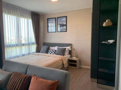 🔥 For Rent: Dcondo Hideaway Beautiful room private feeling. Perfect for those who want to relax in a quiet area after a long day at work.