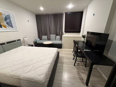 Condo For Rent!!XT Huaikhwang (MRT Huaikhwang)