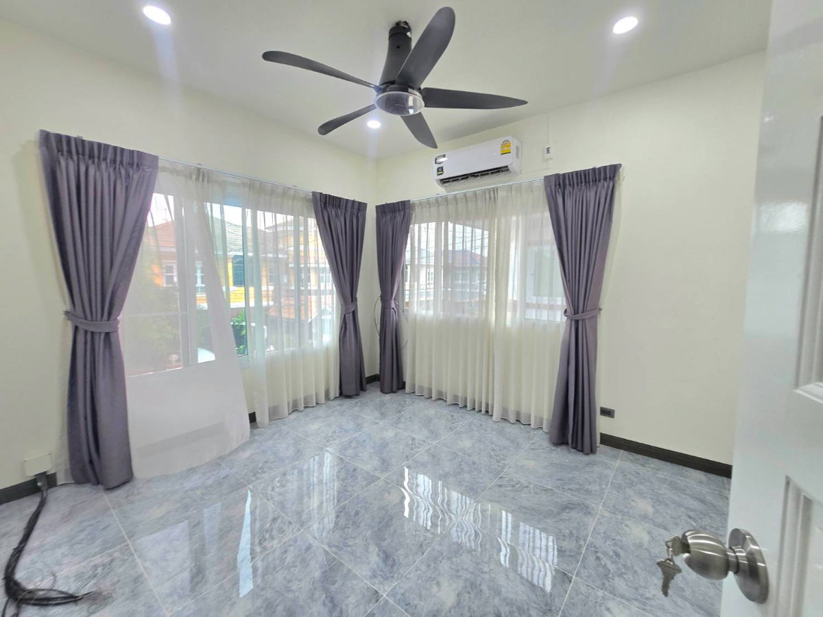 รูป บ้านเดี่ยวหลังใหญ่ราคาโดนใจ ขายต่ำกว่าราคาประเมินเป็นล้าน ม.ภัสสร 1 รังสิต คลอง 3 คลองหลวง แต่งพร้อมอยู่ - รูปที่ 36/44
