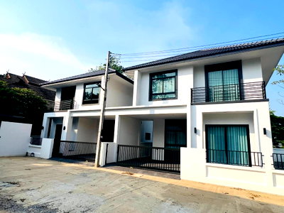 Twin houses for rent Chiang Mai : Brand-New Semi-Detached House for Rent Near Kad Farang, Hang Dong, Chiang Mai