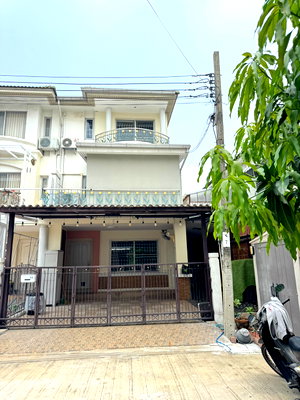 Townhouses for rent : 3-story townhome for rent in Supalai Ville Ekkamai-Ramintra.