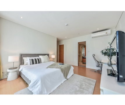 ST655/For Rent: Fullerton Sukhumvit β High-Privacy 2BR Pet-Friendly Condo on Main Sukhumvit Road