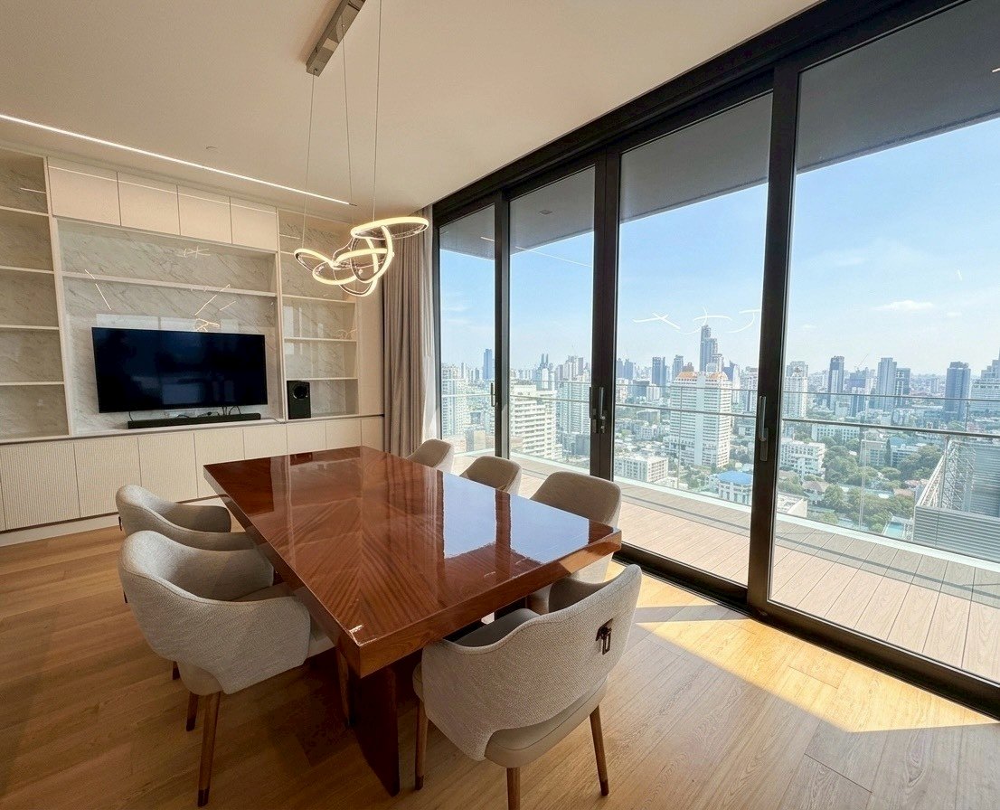 รูป LTHC15710 -Luxury Condo for Rent Phrom Phong | Super Luxury Residence at Marque Sukhumvit | Near BTS Phrom Phong | 320,000 THB | คอนโดซูเปอร์ลักชัวรีให้เช่า พร้อมพงษ์ โครงการ Marque Sukhumvit ใกล้ BTS พร้อมพงษ์ - รูปที่ 2/6