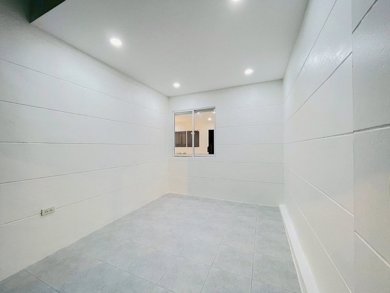 รูป 2 Storey Townhome for Sale East Pattaya Fully Furnished - รูปที่ 5/13