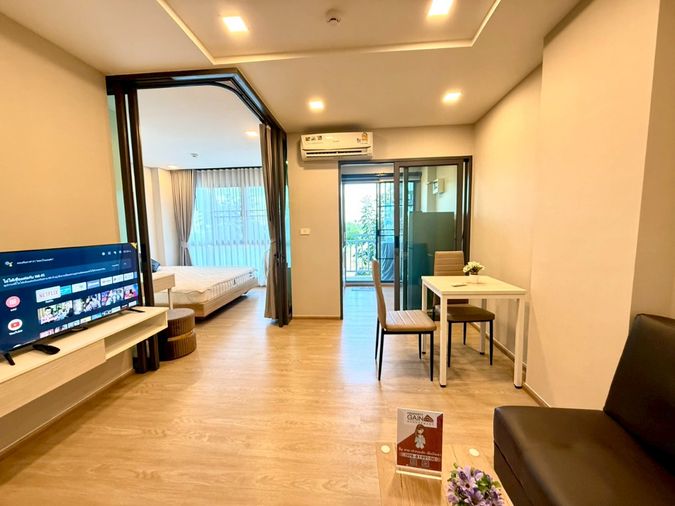 City Link Condo, 1Bed room, new building, Aston, 3rd floor, corner room, rent only 11,000 baht.