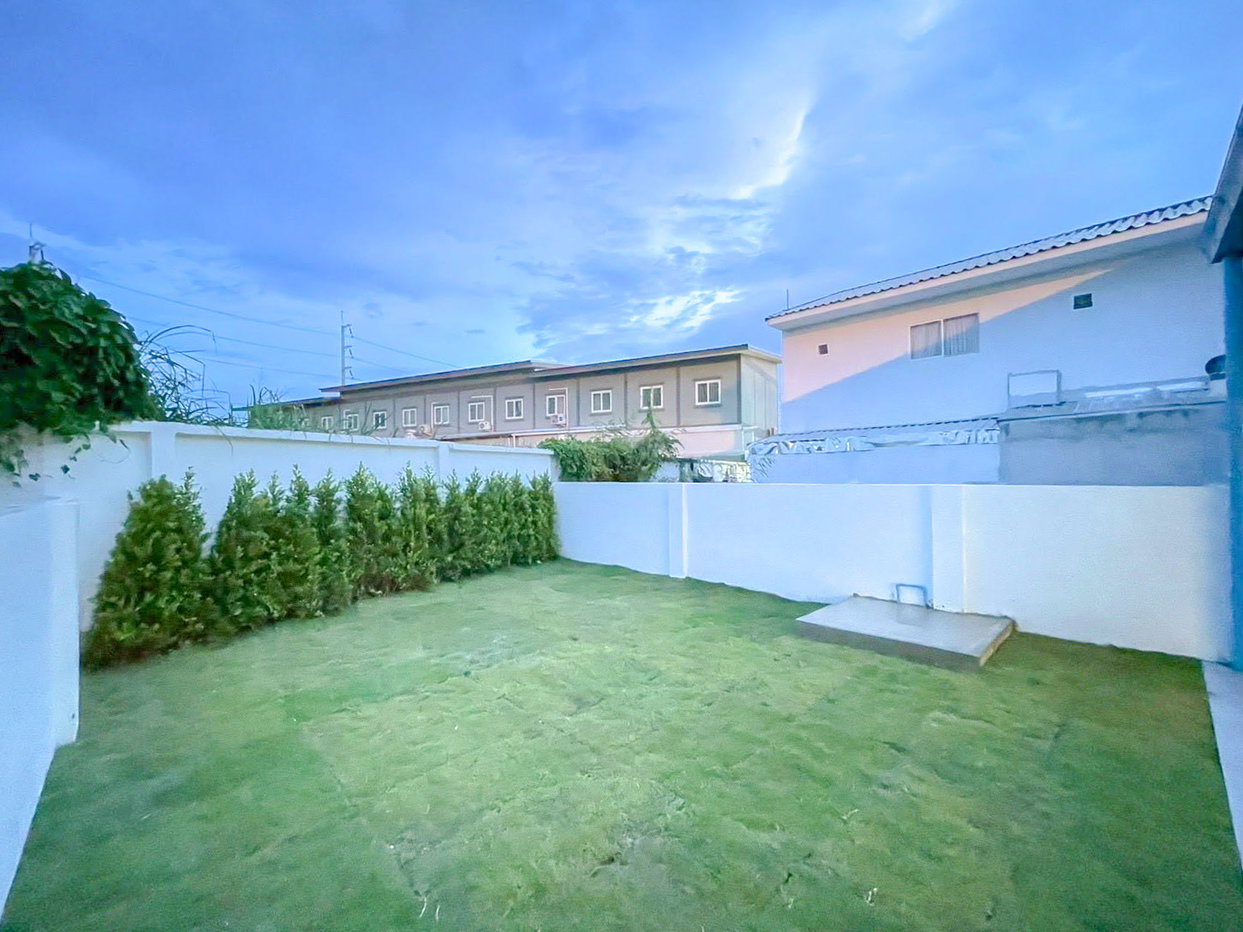 รูป 2 Storey Townhome for Sale East Pattaya Fully Furnished - รูปที่ 13/13