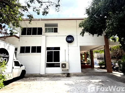 Houses for rent Tesco Lotus Extra Rama 4 : 4 Bedroom House for rent in Khlong Tan Nuea, Bangkok  6449339