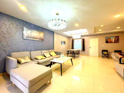 Townhouses for sale Chonburi : Townhouse for Sale Huay Yai Pattaya Fully Furnished